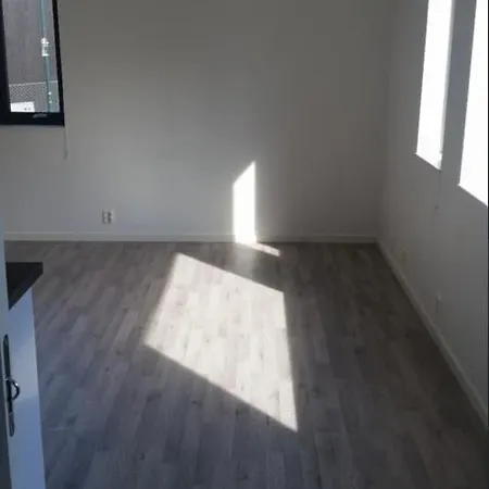 With Private Bathroom And Kitchen Appartement *