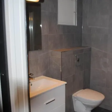 아파트 With Private Bathroom And Kitchen *