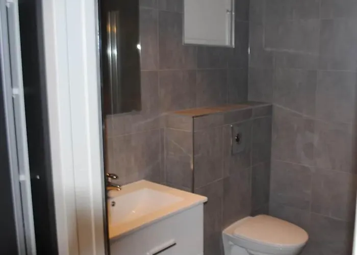 아파트 With Private Bathroom And Kitchen *